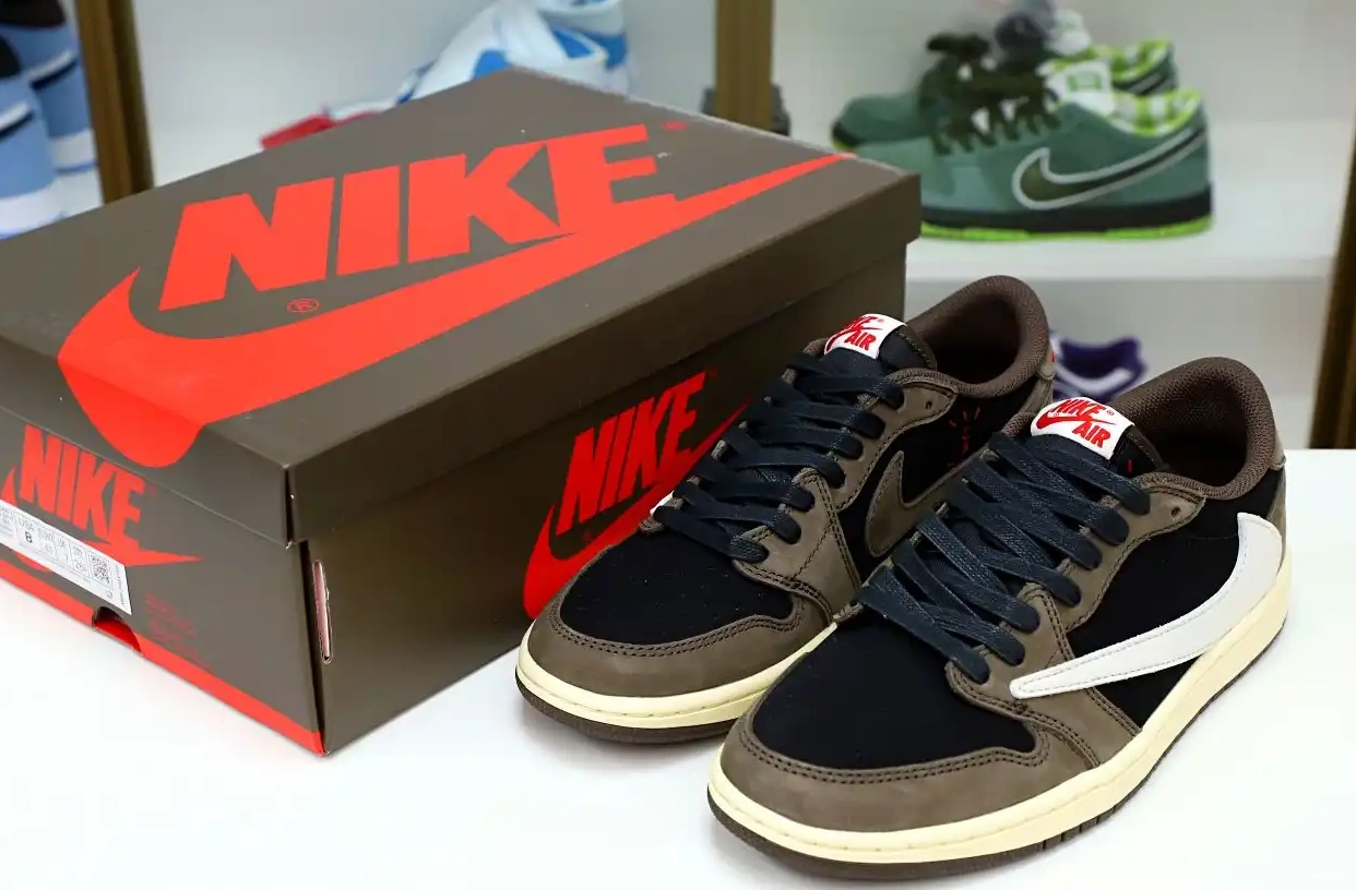 x Jordan Jordan 1mLow Scott SP OG Air TS Travis 0702